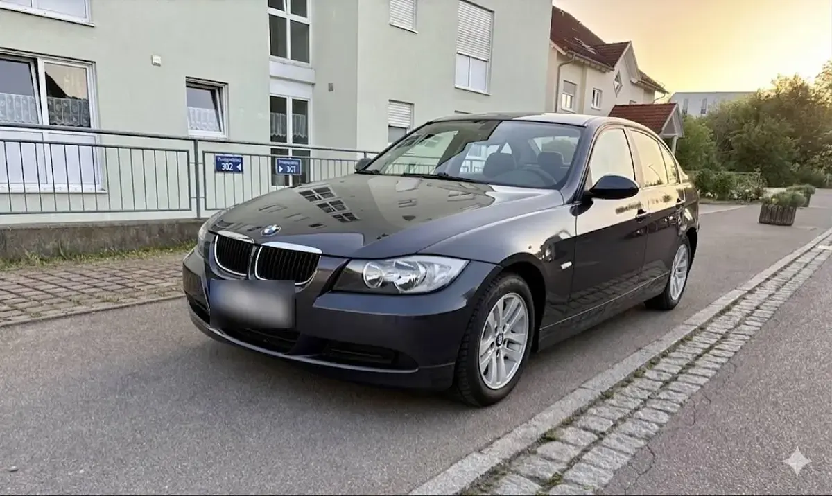 Gebraucht BMW 320 163 PS (119 kW) 2005 Grau Limousine