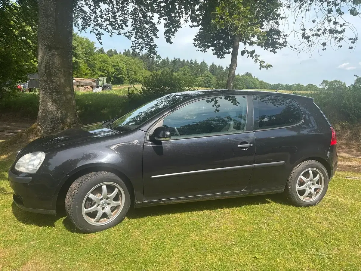 Gebraucht VW Golf V 75 PS (55 kW) 2005 Schwarz Kleinwagen