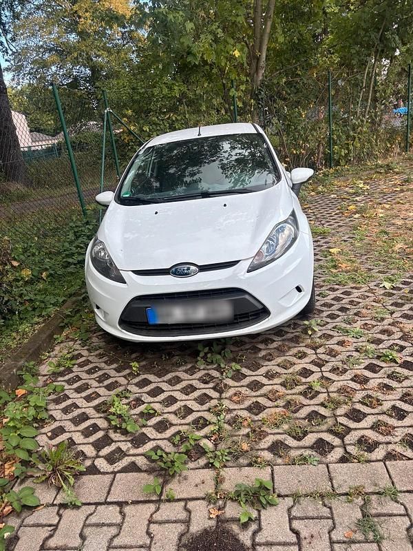 Weiß Gebraucht 2010 Ford Fiesta Kleinwagen | 1.300 € (Superpreis) - Bild 1/4