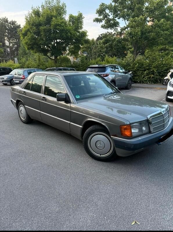 Grau Gebraucht 1992 Mercedes 190 Limousine | 1.500 € - Bild 1/4