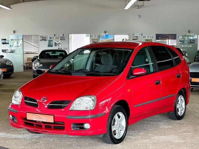 Rot Gebraucht 2005 Nissan Almera Tino Acenta+ Van / Kleinbus | 3.990 € (Teuer) - Bild 1/4