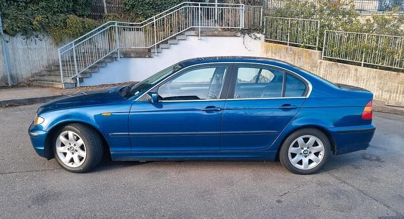 Gebraucht BMW 320 170 PS (125 kW) 2002 Blau Limousine