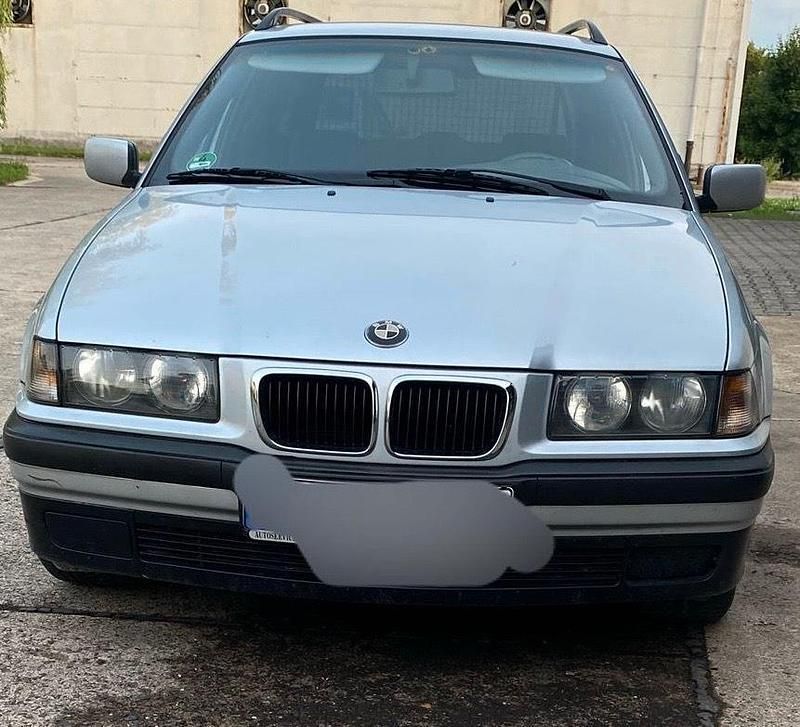 Silber Gebraucht 1997 BMW 316 Kombi | 2.499 € - Bild 1/4