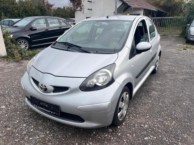 Silber Gebraucht 2006 Toyota Aygo Kleinwagen | 2.990 € (Etwas zu teuer) - Bild 1/4