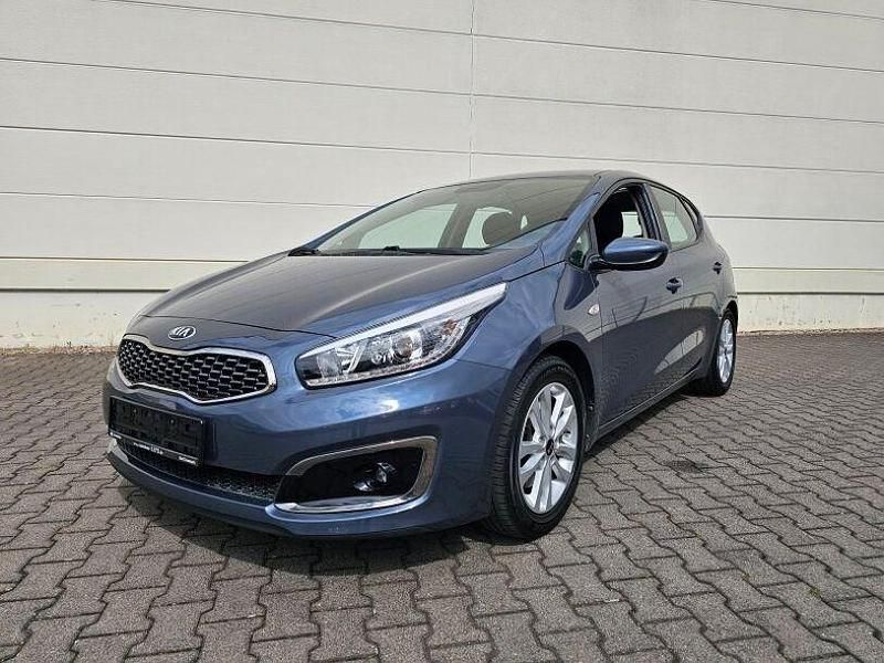 Gebraucht Kia Ceed Edition 7 99 PS (72 kW) 2018 (d7u) planetenblau met. Kleinwagen