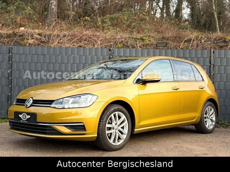 Gebraucht VW Golf VII Comfortline 110 PS (80 kW) 2018 Gelb Limousine