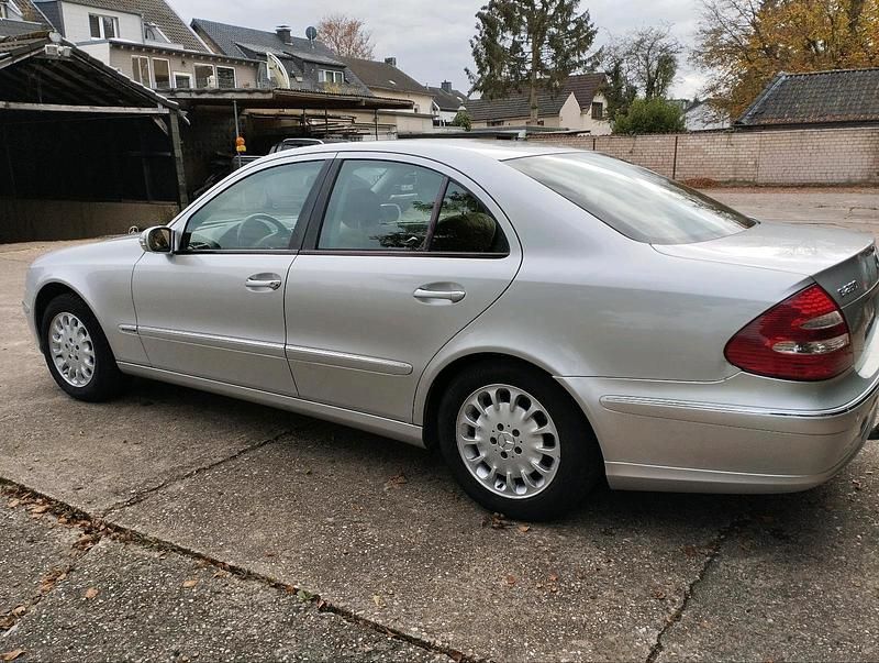 Gebraucht Mercedes E280 Classic 2004 Silber Limousine