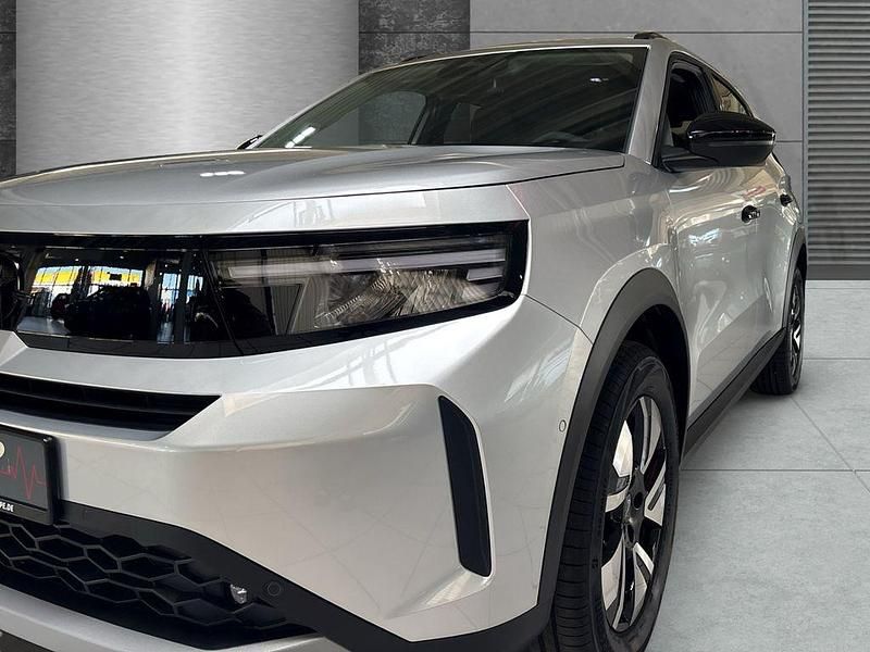 Neu Opel Frontera 145 PS (106 kW) 2026 Kristall silber SUV