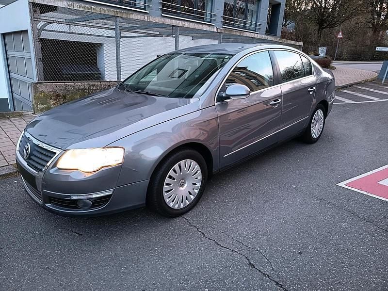 Grau Gebraucht 2007 VW Passat Limousine | 1.700 € (Superpreis) - Bild 1/4