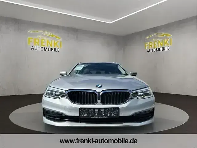 Gebraucht BMW 520 Sport Line 190 PS (139 kW) 2019 Glaciersilber Kombi