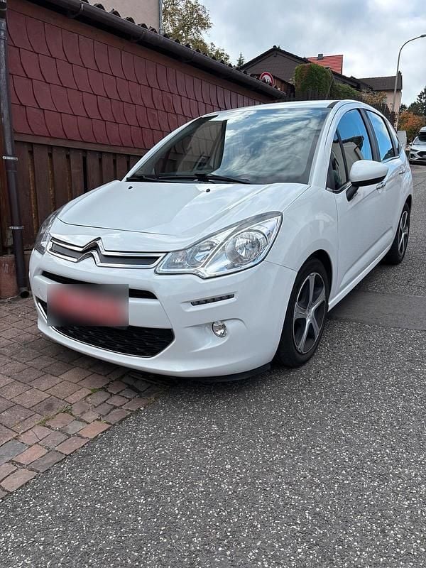 Weiß Gebraucht 2016 Citroën C3 PureTech Kleinwagen | 5.900 € (Fairer Preis) - Bild 1/4