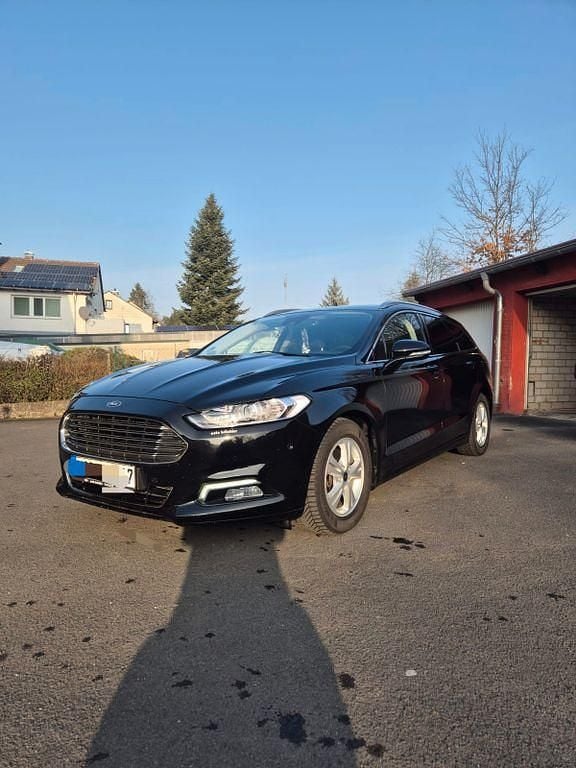 Gebraucht Ford Mondeo Titanium 160 PS (117 kW) 2017 Schwarz Limousine
