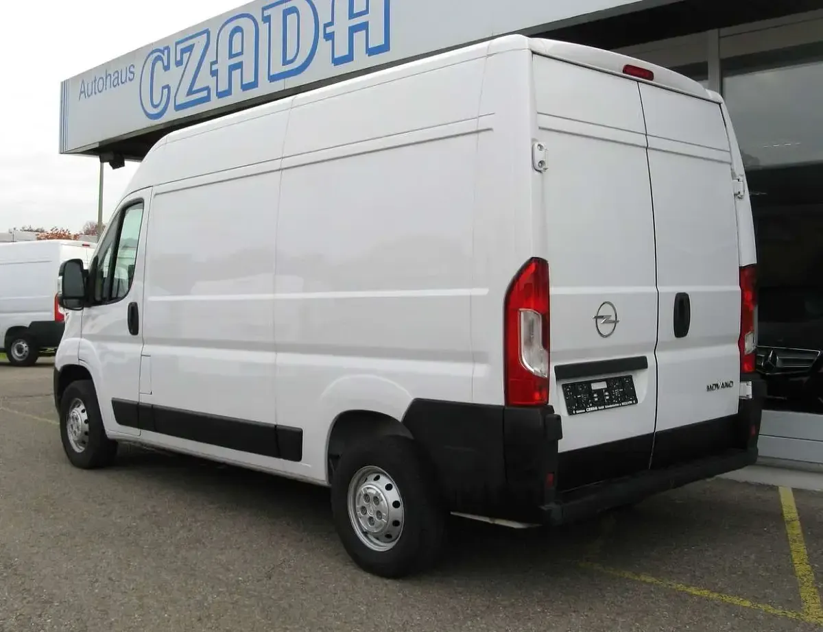 Gebraucht Opel Movano Edition 120 PS (88 kW) 2023 Lackierung weiss icy/typ ausse Van