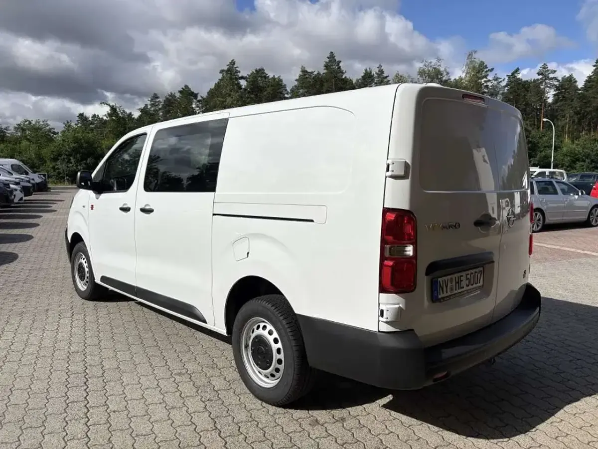Gebraucht Opel Vivaro-e Combi 144 PS (105 kW) 2025 Kaolin weiß Van / Kleinbus