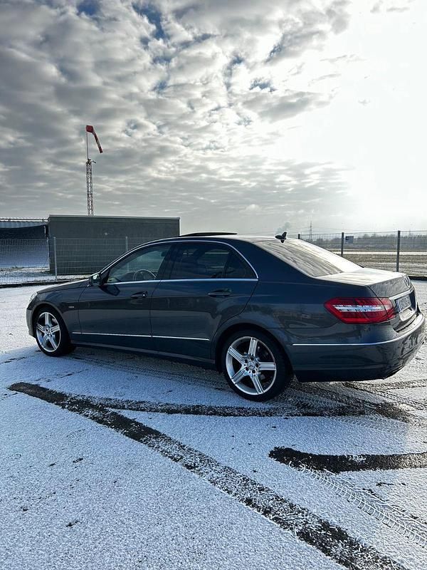 Gebraucht Mercedes E350 265 PS (194 kW) 2011 Grau Limousine