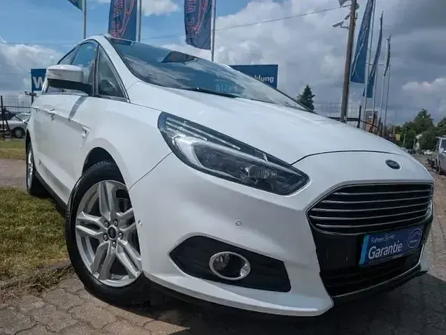 Gebraucht Ford S-MAX Titanium 190 PS (139 kW) 2018 Frozen white Van / Kleinbus