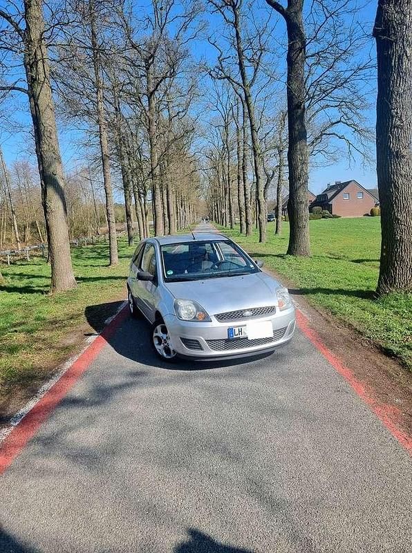 Gebraucht Ford Fiesta Ambiente 60 PS (44 kW) 2008 Silber Limousine