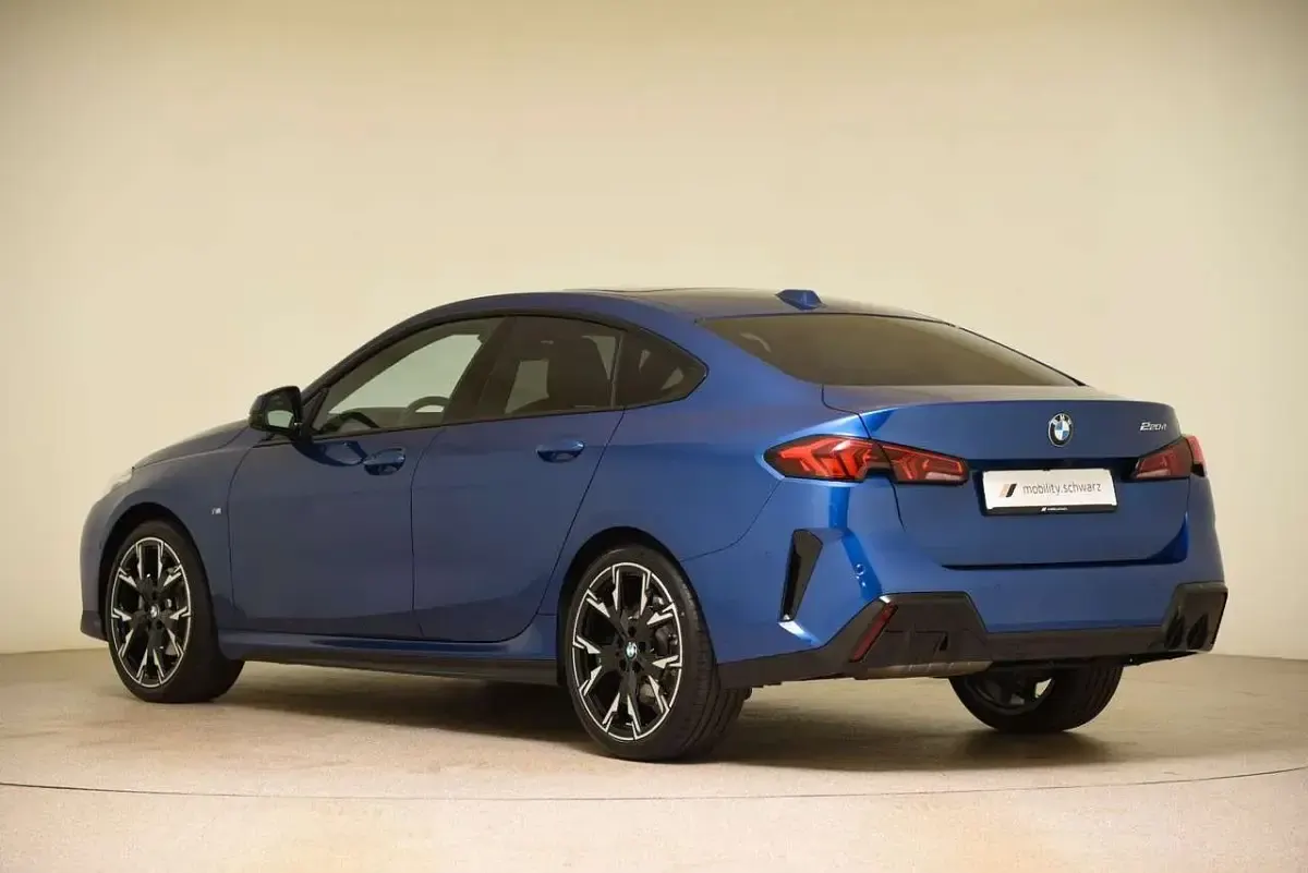 Gebraucht BMW 220 M Sport 150 PS (110 kW) 2025 Portimao blau metallic Coupé