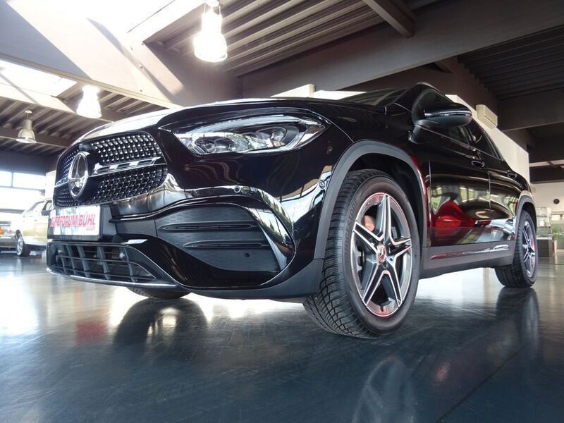 Schwarz Gebraucht 2020 Mercedes GLA250 AMG line SUV | 35.780 € (Fairer Preis) - Bild 1/4