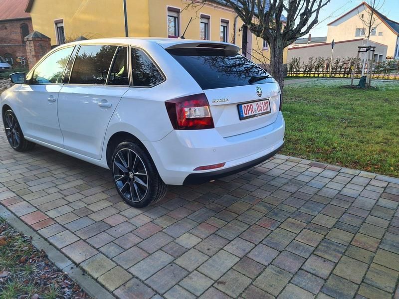 Gebraucht Skoda Rapid Active 95 PS (69 kW) 2018 Weiß Kleinwagen