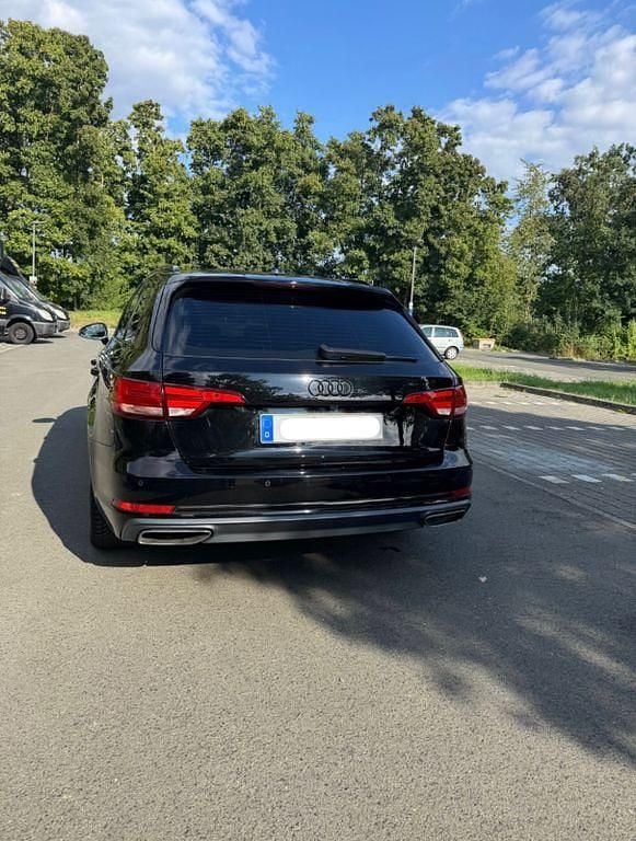 Second-hand Audi A4 Design 150 CP (110 kW) 2019 Negru Break