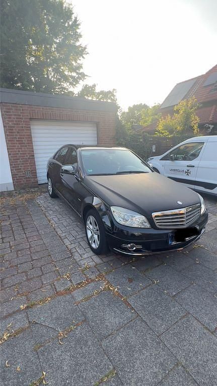 Schwarz Gebraucht 2007 Mercedes C180 Avantgarde Limousine | 4.000 € - Bild 1/4