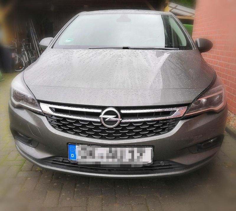 Grau Gebraucht 2018 Opel Astra Edition Limousine | 10.250 € (Guter Preis) - Bild 1/4