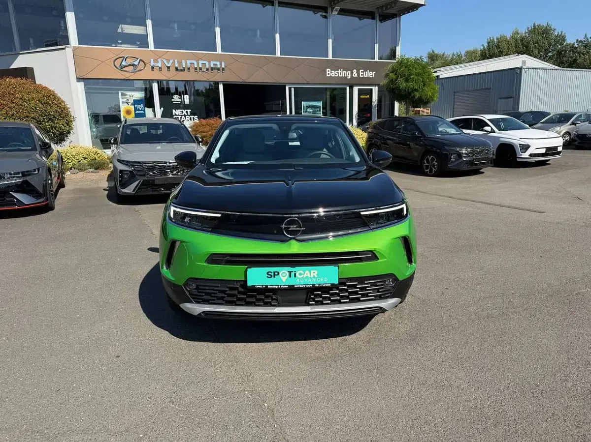 Gebraucht Opel Mokka Elegance 131 PS (96 kW) 2021 Matcha green/ikone gruen SUV