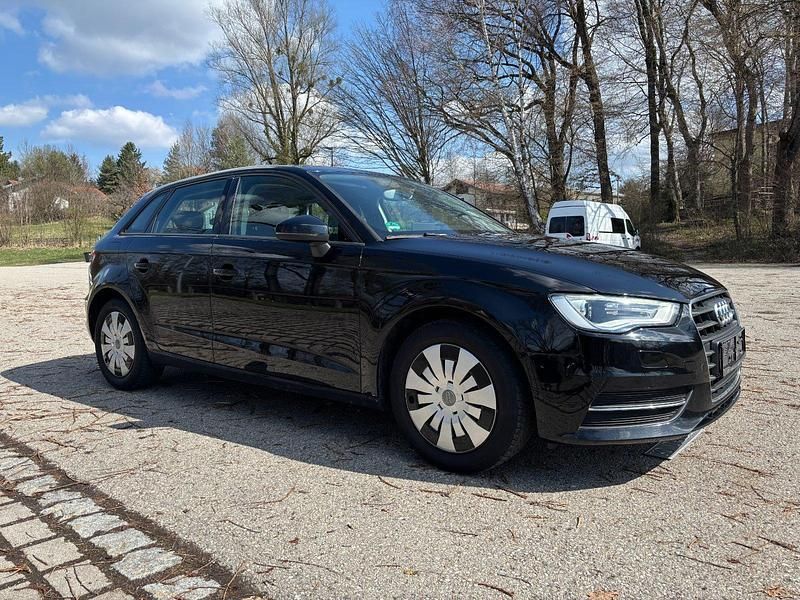 Gebraucht Audi A3 Attraction 122 PS (89 kW) 2013 Schwarz Kombi