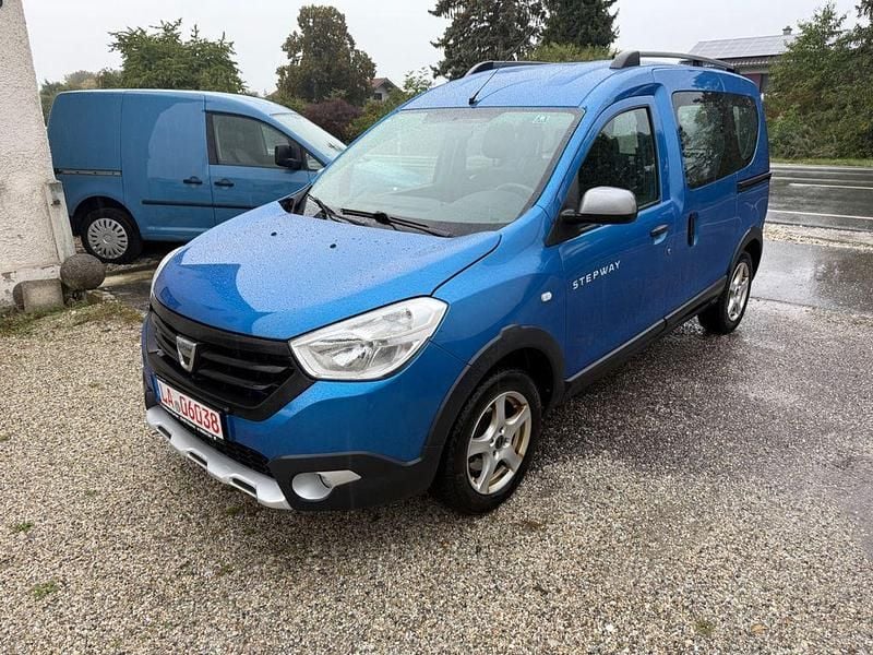 Blau Gebraucht 2015 Dacia Dokker Stepway Van | 4.999 € (Superpreis) - Bild 1/4