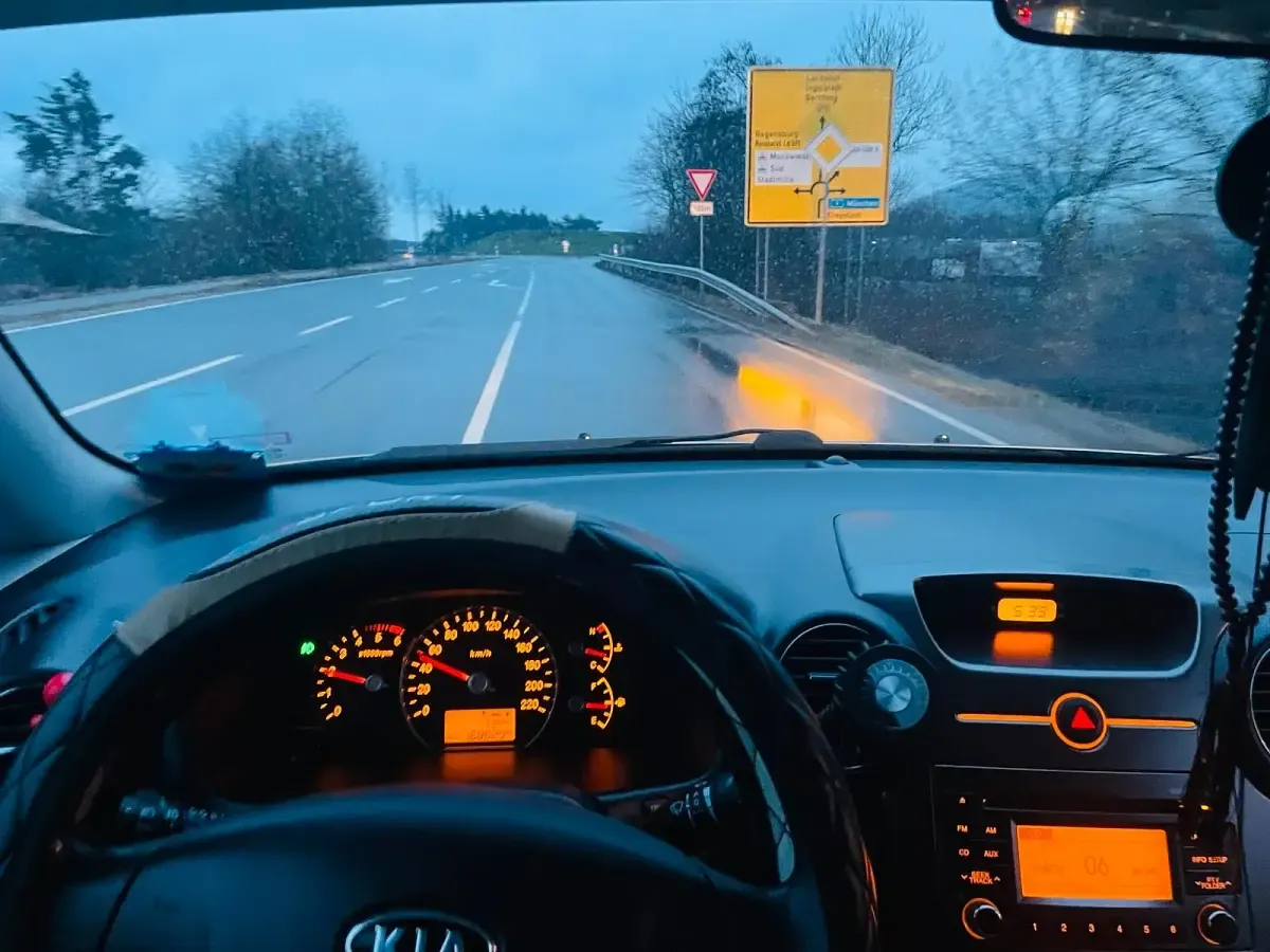 Używany Kia Ceed 128 KM (94 kW) 2011 Złoty Hatchback