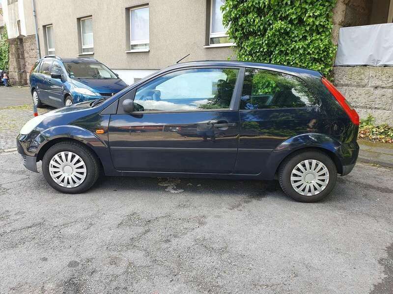 Blau Gebraucht 2004 Ford Fiesta Trend Kleinwagen | 1.200 € (Guter Preis) - Bild 1/4