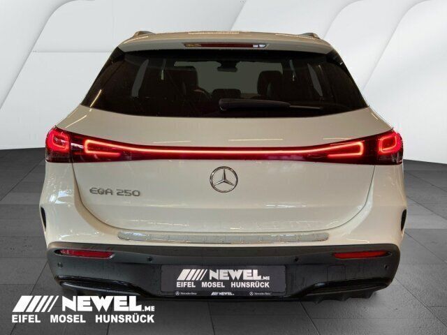 Gebraucht Mercedes EQA250 AMG 139 kW (190 PS) 2022 Polarweiß SUV