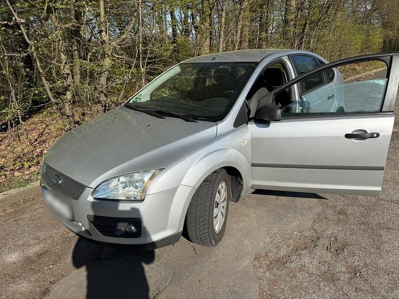 Gebraucht Ford Focus 101 PS (74 kW) 2005 Silber Limousine