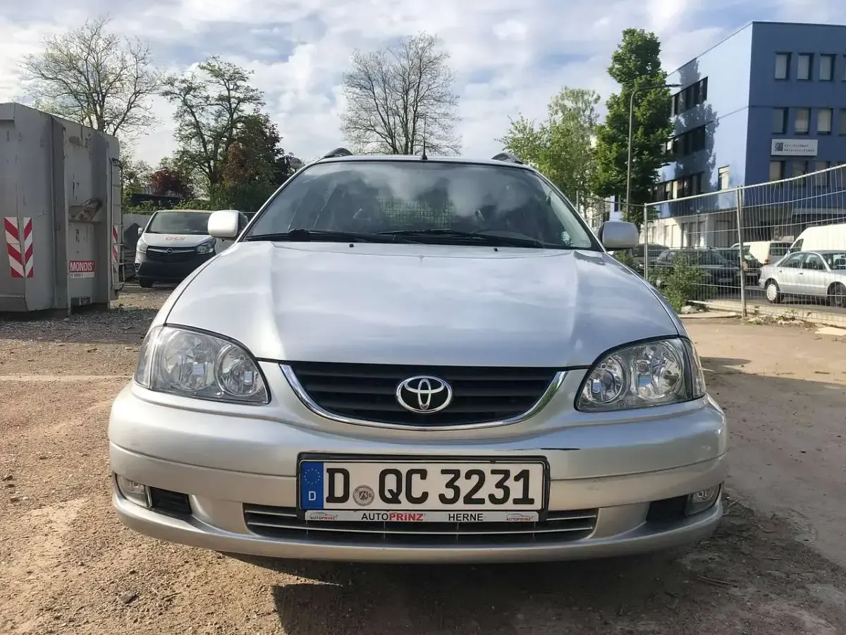 Gebraucht Toyota Avensis T2 129 PS (94 kW) 2001 Silber Kombi
