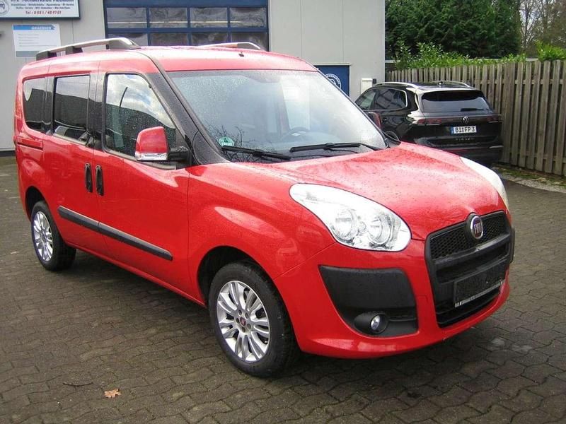 Gebraucht Fiat Doblò 95 PS (69 kW) 2015 Colore esterno (passione rot) Van / Kleinbus