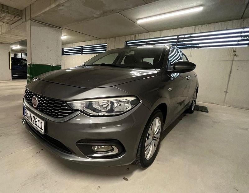 Grau Gebraucht 2016 Fiat Tipo Lounge Limousine | 7.700 € (Fairer Preis) - Bild 1/1