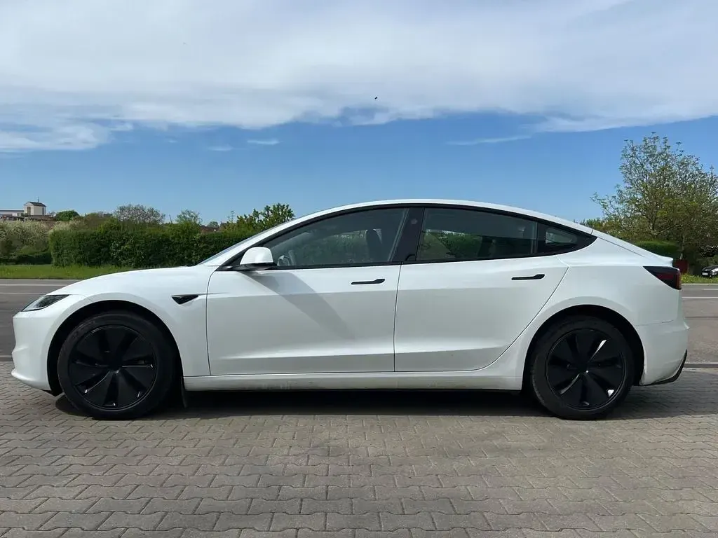 Käytetty Tesla Model 3 366 kW (498 HP) 2024 Sedan