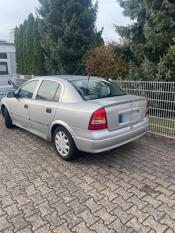 Gebraucht Opel Astra 101 PS (74 kW) 1999 Silber Limousine