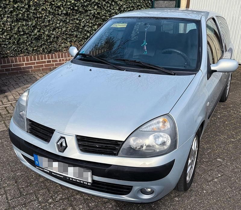Gebraucht Renault Clio II 90 PS (66 kW) 2004 Silber Kleinwagen