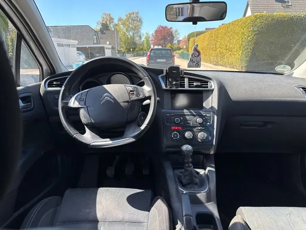 Gebraucht Citroën C4 SELECTION 99 PS (72 kW) 2013 Silber Limousine