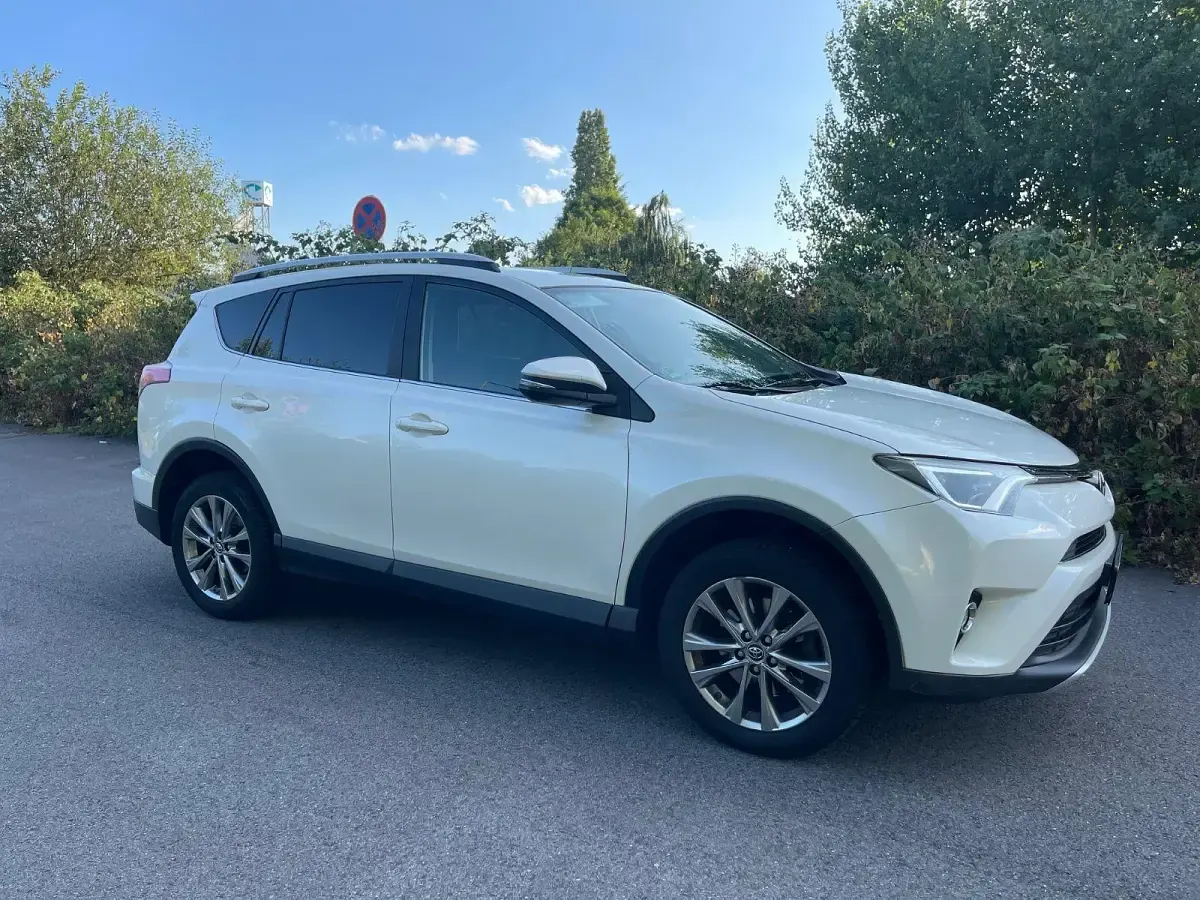Gebraucht Toyota RAV4 143 PS (105 kW) 2016 Weiß SUV