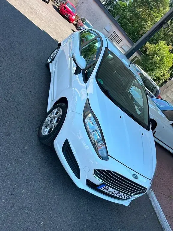 Gebraucht Ford Fiesta 80 PS (58 kW) 2014 Weiß Kleinwagen