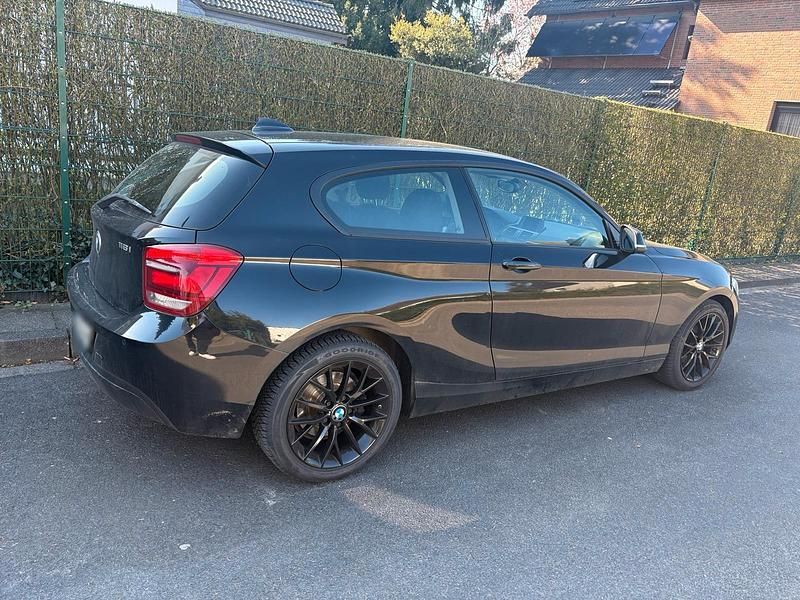 Gebraucht BMW 116 136 PS (100 kW) 2013 Schwarz Kleinwagen