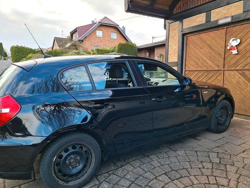 Gebraucht BMW 116 122 PS (89 kW) 2007 Schwarz Kleinwagen