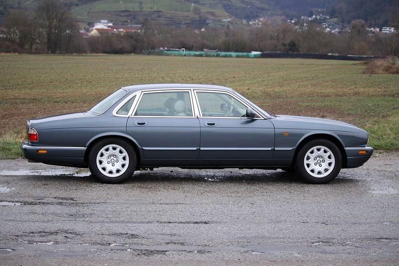 Gebraucht Jaguar XJ Sovereign 284 PS (208 kW) 1998 Grau Limousine