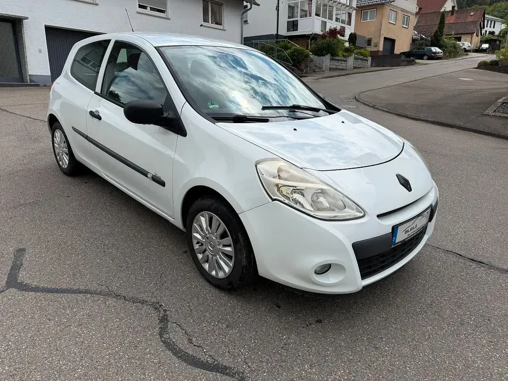 Gebraucht Renault Clio III Expression 75 PS (55 kW) 2009 Weiß Kleinwagen