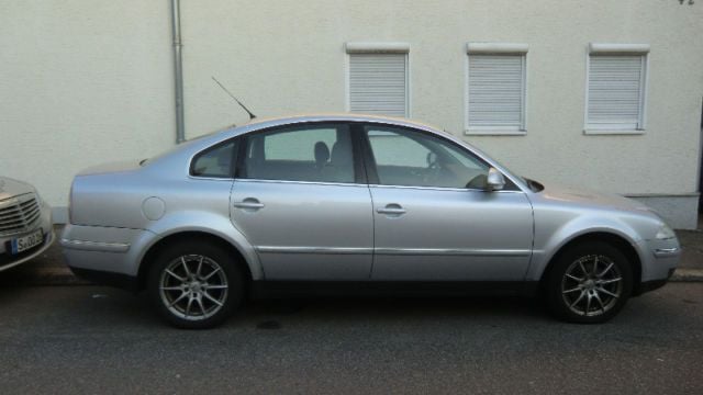 Silber metallic Gebraucht 2004 VW Passat Highline Limousine | 3.999 € (Etwas zu teuer) - Bild 1/4
