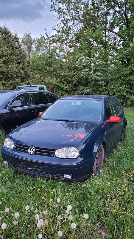 Blau Gebraucht 1999 VW Golf IV Kleinwagen | 400 € (Guter Preis) - Bild 1/4