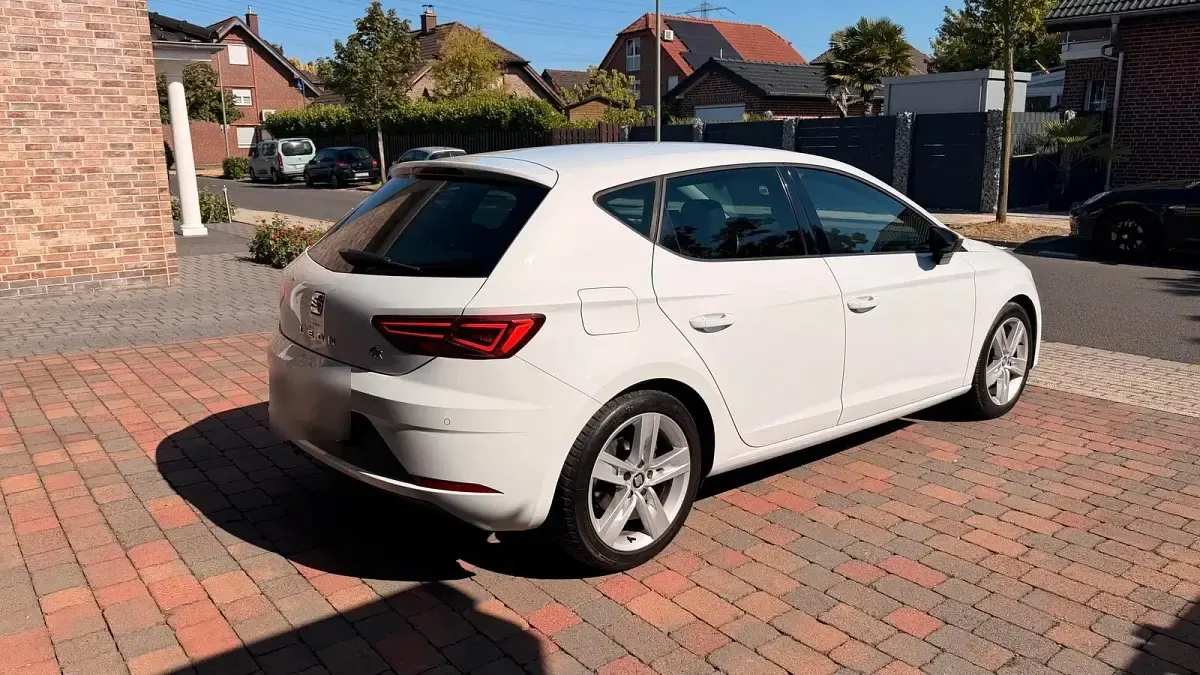 Gebraucht Seat Leon 150 PS (110 kW) 2019 Weiß Kleinwagen